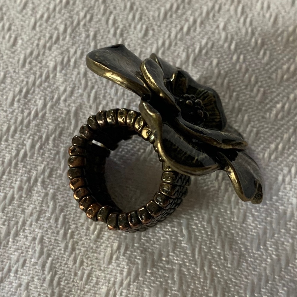 Flower Ring - Picture 2 of 4